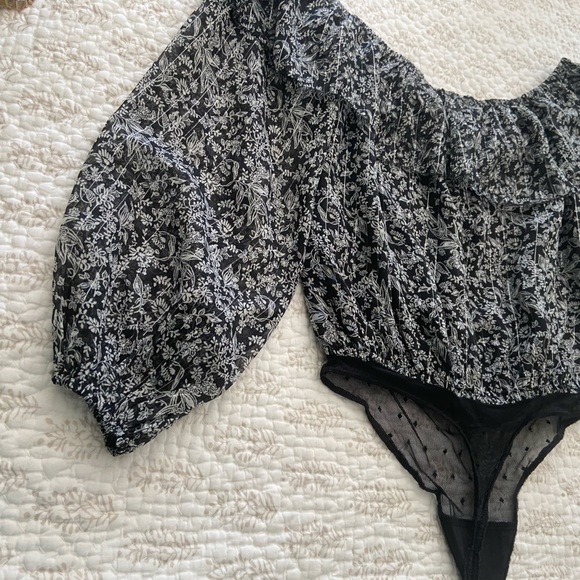 Abercrombie and Fitch Off the Shoulder Body Suit - Picture 5 of 16